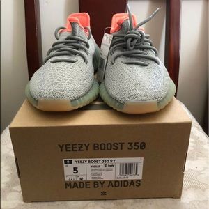 Adidas Yeezy 350 V2 Desert Sage Size 5